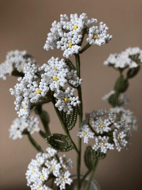 Beaded Flower Bouquet Diy Tutorial, White Spirea, Thermocol Craft, French Beading, Beaded Bouquet, Anting Manik, Beaded Flowers Patterns, Diy Beaded Rings, Seed Bead Crafts