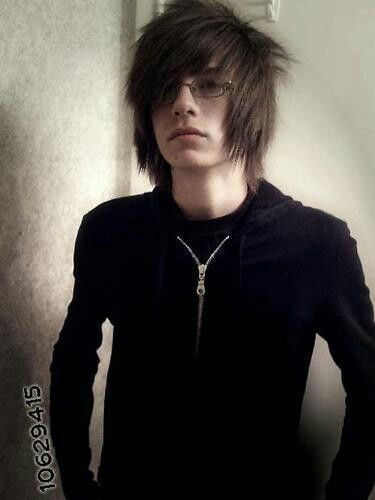 Emo guy with glasses Emo Boy Haircut, Emo Mode, Short Emo Hair, Emo Hairstyles For Guys, Emo Guy, Emo Boy Hair, Emo Haircuts, Emo Hairstyle, Scene Guys