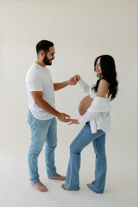 Indoor Maternity Photos, Studio Maternity Shoot, Maternity Picture Outfits, Family Maternity Pictures, Maternity Studio Photoshoot, Pregnancy Announcement Photoshoot, Studio Maternity Photos, Maternity Photography Poses Outdoors, Pregnancy Belly Photos