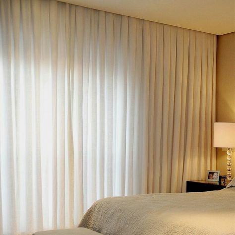 Artlux Cortinas em Goiânia | Fabricação Própria Male Living Room, Closet Planning, Curtains And Draperies, Pleated Curtains, Curtains Bedroom, Window Coverings, House Inspiration, Drapes Curtains, Modern Living Room