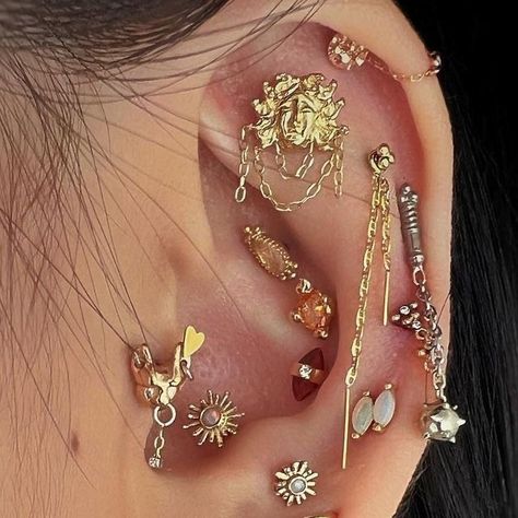 Ear Piercings Chart, Curated Ear, Piercing Inspo, Cool Ear Piercings, Pretty Ear Piercings, Cute Ear Piercings, Star Cluster, Body Jewelry Piercing, Jewelry Fashion Trends