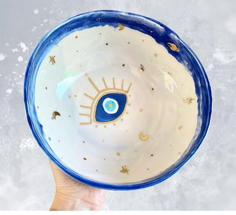 Evil Eye Ceramic Bowl, Pottery Painting Ideas Evil Eye, Celestial Pottery Painting Ideas, Evil Eye Pottery Painting, Evil Eye Ceramics, Evil Eye Pottery, Ceramic Cafe, Nice Designs, Ceramics Pottery Bowls