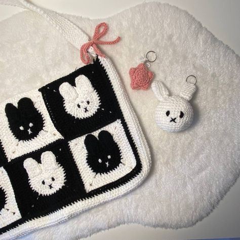 Miffy Crochet Bag, Crochet Sanrio Bag, Miffy Bag, Abstract Crochet, Sanrio Bag, Crochet Inspo, Cute Diys, Crochet Chart, Bag Crochet