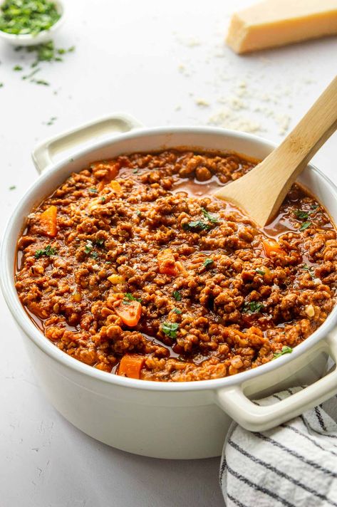 Quorn Bolognese Recipe, Quorn Bolognese, Spag Bol Recipe, Quorn Recipes, Veggie Spaghetti, Spicy Vegetarian Recipes, Spicy Vegan Recipes, Bolognese Sauce Recipe, Vegetarian Spaghetti