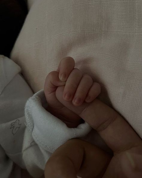 Baby Siting, Couple With Baby, Baby Boy Newborn Photography, My Heart Is Full, Mom Dad Baby, Baby Announcement Pictures, Heart Is Full, Baby Pictures Newborn, Newborn Mom