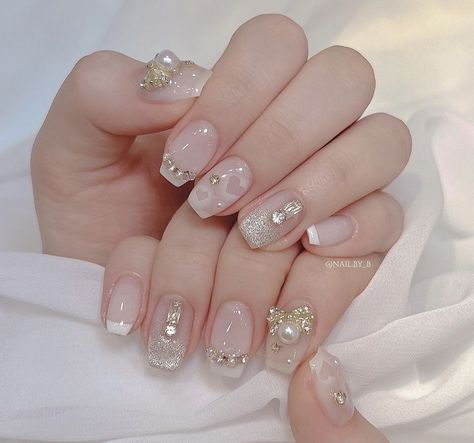 Wedding Nails Asian, Korean Bridal Nails, Asian Wedding Nails, Sangjit Nail Art, Douyin Bridal Nails, Douyin Nails Gold, Nail Polish Pens, Nail Place, Bridal Nail Art