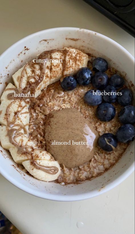 Overnight Oats Aesthetic Recipe, Protein Aesthetic Food, Oatmeal Recipes Aesthetic, Oats To Get Thick, Instant Oatmeal Aesthetic, Oats Bowl Aesthetic, Oats Aestethic, Oat Aesthetics, Oats Toppings