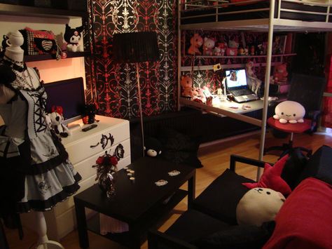 Cute Lolita Room! Bedroom Ideas Y2k, Halloween Bedroom Aesthetic, Edgy Bedroom, Emo Room, Bee Room, Halloween Decorations Ideas, Halloween Bedroom Decor, Gothic Room, Gothic Bedroom