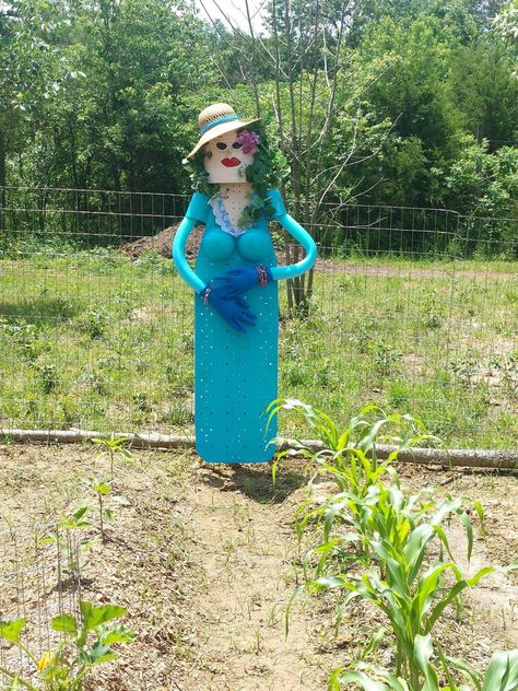 Creative Gardening | Just finished Irene the Ironing board lady scarecrow for my garden Ironing Board People, Lady Scarecrow, Painted Ironing Board, Fun Garden Decor, Old Ironing Boards, Rock Cottage, Fall Yard Decor, Scarecrows For Garden, Fall Yard