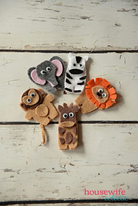 Felt Jungle Finger Puppets with the Cricut Maker - Housewife Eclectic Cricut Felt, Cricut Jewelry, Cricut Signs, Sock Monster, Flannel Board Stories, Felt Monster, Felt Finger Puppets, Polymer Clay Kawaii, Softie Pattern