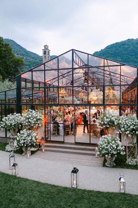 Looking for modern wedding tent ideas? Look no further than this Villa Balbiano wedding in Italy! Photography: Anna Roussos (http://annaroussos.com) Wedding Tent Ideas, Villa Balbiano Wedding, Anna Roussos, Mirror Wedding Signs, Tent Ideas, Wedding Website Template, Mirror Wedding, Modern Wedding Venue, Wedding Planning Tools