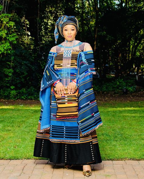 Umbhaco Xhosa Designs Black And White, Umbhaco Xhosa Designs, Umbhaco Xhosa, Modern Xhosa Attire, Xhosa Dresses, Xhosa Traditional Dresses, Zulu Traditional Attire, Xhosa Traditional Attire, Xhosa Attire