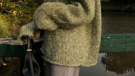 Fall Fairy, Sweater Aesthetic, Blogger Girl, Cozy Sweater, Green Aesthetic, Sweater Weather, Fall Autumn, Aesthetic Clothes, Pretty Outfits