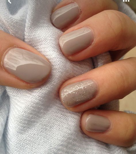 Light Gel Nails Short, Nails Inspiration Neutral Colors, Pale Colour Nails, Light Gray Gel Nails, Beige Nails Short Square, Light Nail Colors Winter, Gel Nails Ideas Short Neutral Fall, Work Nails Professional Winter, Gel Manicure Colors Winter