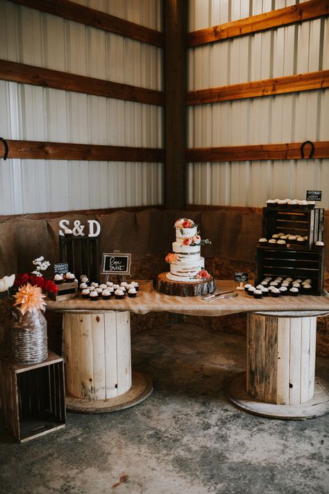 Country Backyard Wedding, Country Backyard, Country Backyards, Backyard Wedding Photography, Semi Naked Cake, Spool Tables, Country Wedding Cakes, Wooden Spool, Wedding Cake Table