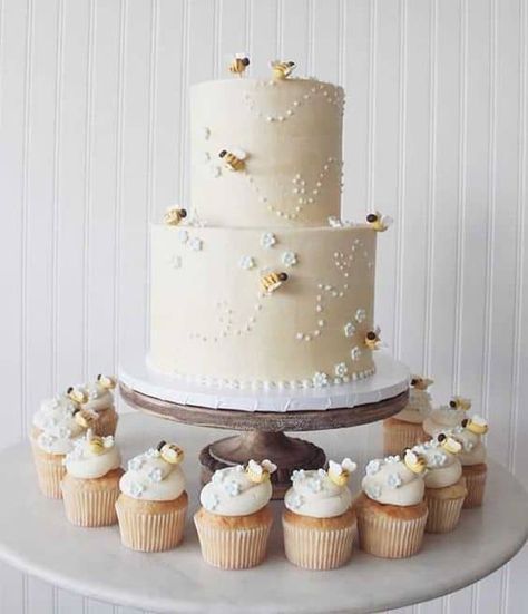 Bumble Bee Baby Shower Ideas, Bee Baby Shower Ideas, Bee Baby Shower Cake, Bee Themed Birthday Party, Honey Bee Baby Shower, Bee Birthday Party, Bee Cakes, Sweet Nursery, Bee Baby Shower Theme