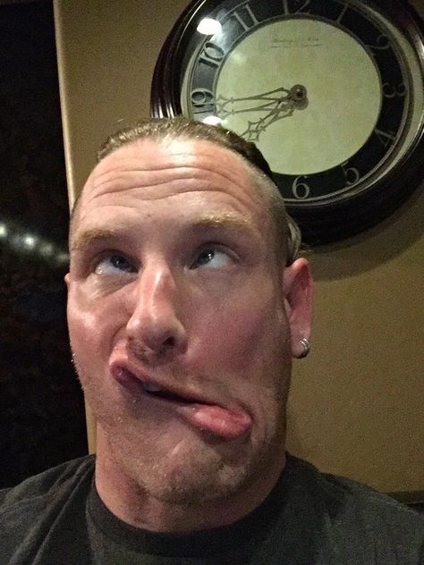 Slipknot Corey Taylor, Metal Meme, Corey Taylor, Destroyer Of Worlds, Band Humor, Love Band, Girls Music, Band Memes