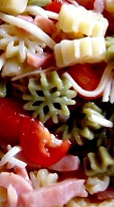 Snowflake Pasta Salad - this is a fabulous dish for holiday potlucks or luncheons. I found this snowflake pasta at World Market which is similar to Pier I. ❊ Holiday Salads Christmas Potlucks, Christmas Macaroni Salad, Holiday Pasta Salads Christmas, Snowflake Pasta Salad, Cold Pasta Salad Recipes Winter, Holiday Pasta Salad, Christmas Pasta Salad Recipes, Christmas Pasta Dishes, Winter Pasta Salad Recipes