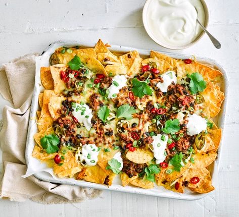 Classic Nachos, Party Food Recipes, Bean Snacks, Mexican Seasoning, Loaded Nachos, Best Party Food, Easy Party Food, Cauliflower Bites, Nachos Recipe