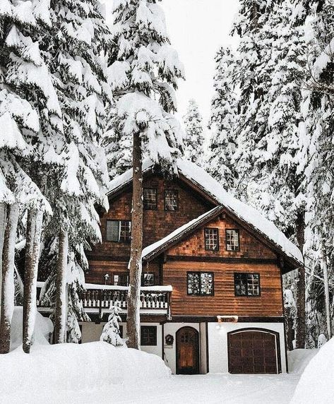 Winter ❄️🥶 uploaded by soniavasquez2357 on We Heart It Snowy Cabin Aesthetic, Snowy Cottage, Winter House Exterior, Snow Cabin, Snowy Cabin, Christmas Cabin, Pinterest Christmas, Sugar Plums, Cabin Aesthetic