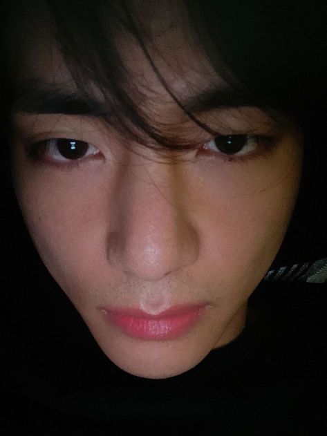 Taehyung Selca, V Bts Wallpaper, Daegu, V Taehyung, Foto Bts, Bts V, Bts Taehyung, Jung Hoseok, Korean Singer