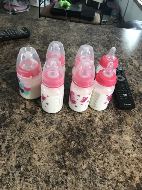 Baby Bottles Aesthetic, Baby Products Newborn, Newborn Baby Bottles, Newborn Bottles, Mommy And Baby Pictures, I Want A Baby, Beautiful Pregnancy, Pretty Pregnant, Mommy Goals