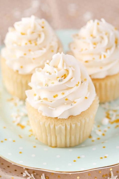 Vanilla Cupcake Recipe From Box Cake Mixes, Best White Cupcake Recipe, Cupcakes Decoration Easy Birthday, 1 Cupcake Cake Number, Easy Cupcakes For Kids, Gold Cupcakes Ideas, Cupcake Batter Recipe, Vanilla Cupcake Recipe Moist, Cupcake Recipes Vanilla