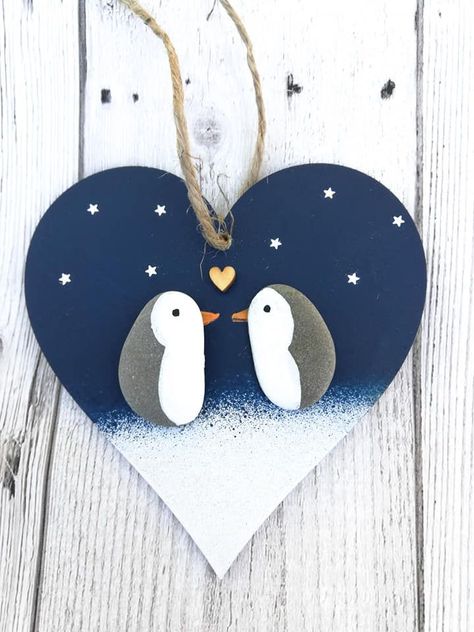 Penguin Pebble Art, Wooden Hearts Crafts Ideas, Painted Wooden Hearts, Penguin Pebble, Christmas Pebble Art, Penguin Christmas Ornaments, Penguin Decor, Gift Card Envelope, Penguin Love