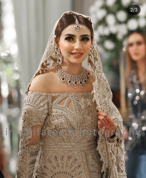 Bride Diamond Jewellery, Bridal Dress Walima, Ivory Lehenga Bridal, Nikah Bride, Walima Bride, Ivory Lehenga, Muslim Bridal, Pakistani Bridal Makeup, Bride Jewelry Set