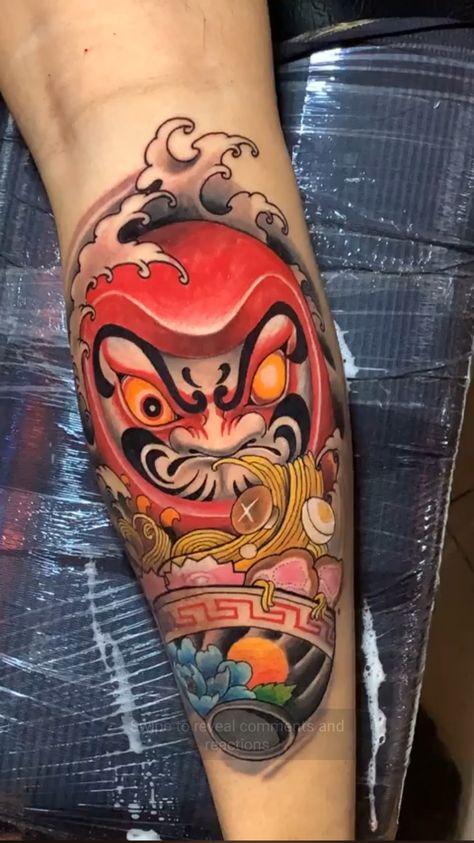 Daruma Doll Tattoo Design Colored, Ramen Tattoo, Tattoo Daruma, Daruma Tattoo, Daruma Doll Tattoo, Lucky Cat Tattoo, Best Cover Up Tattoos, Cool Shoulder Tattoos, Buddha Tattoo Design