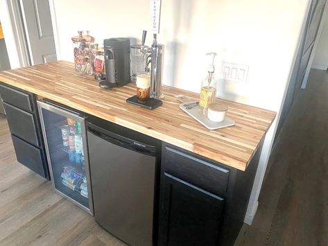 Kegerator Bar, Beverage Bar, Coffee Bar Home, Beer Tap, Bar Home, Beer Taps, Beer Bar, Bar Ideas, Bar Counter