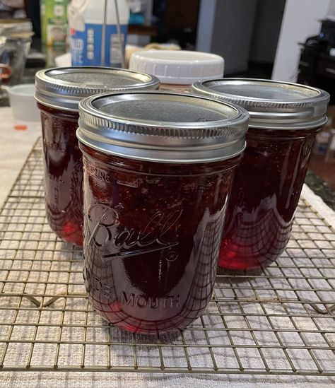 Pectin Recipes, Mixed Berry Jam, Christmas Jam, Grape Jam, Strawberry Jam Recipe, Homemade Jelly, Freezer Jam, Berry Jam, Blackberry Jam