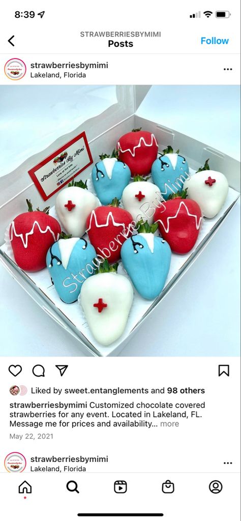 Nursing Chocolate Covered Strawberries, Medical Themed Snacks, Hosa Week Ideas, Nurse Themed Snacks, Nurse Chocolate Covered Strawberries, Nurse Strawberries, Nurse Desserts, Nurse Treats, Ambulance Cake