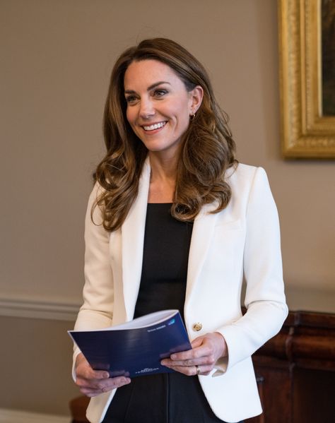 The Duchess of Cambridge wore Zara Blazer to reveal 5 big insights Style Kate Middleton, Duchesse Kate, Princesse Kate Middleton, Cecil Beaton, Catherine Elizabeth Middleton, Middleton Style, Catherine Middleton, Kate Middleton Style, Royal Engagement