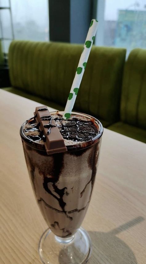 Milkshake Snap, Shake Snap, Random Snaps, Oreo Shake, Night Story, Food Snap, Billionaire Life, Food Captions, Yummy Ice Cream