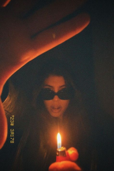 Fire Newspaper Photoshoot, Photoshoot With Lighter, Roses On Fire Photoshoot, Toxic Photoshoot, Photoshoot Night Ideas, Room Photoshoot Ideas Instagram, Photo Shoot Inspo Aesthetic Dark, Room Photoshoot Ideas Aesthetic, Fire Girl Aesthetic