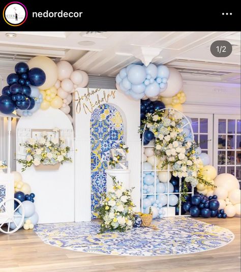 Greek Table Decor, Positano Party, Mediterranean Party, Lemon Themed Party, Greek Party, Baby Shower Balloon Decorations, Italian Theme, Flower Arrangement Designs, Twin Mom