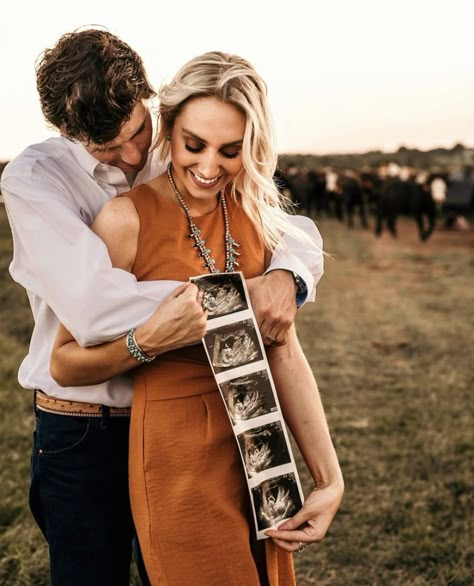 Western Baby Announcement Photos, Western Baby Announcement, Western Baby Announcement Ideas, Western Baby Names, Pregnancy Announcement Pictures, Pregnancy Announcement Photoshoot, Baby Announcement Photoshoot, Pregnancy Announcement Photos, Baby Announcement Photos