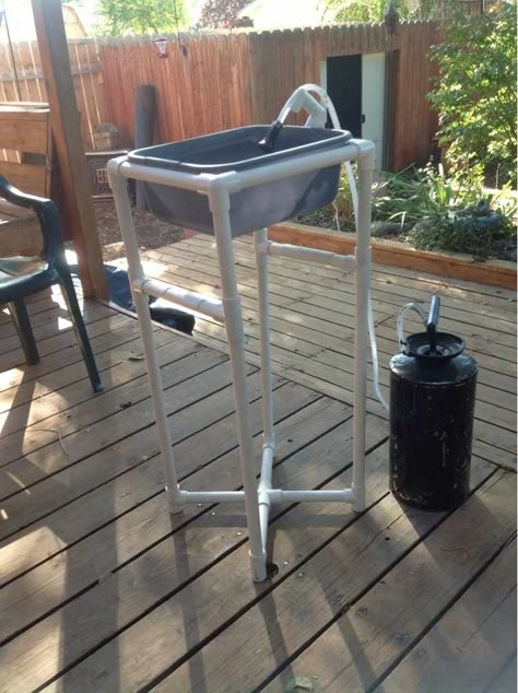 Diy Garden Sink, Outdoor Garden Sink, Outside Sink, Camping Sink, Camping Projects, Portable Sink, Garden Sink, Pvc Pipe Projects, Tiny Trailers