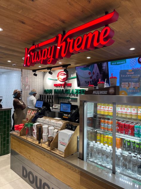 Crispy Cream Donuts Aesthetic, Krispy Cream Donut, Krispy Kreme Aesthetic, Donuts Aesthetic, Crispy Cream, Storie Ig, Krispy Kreme Donuts, Soft Opening, Retro Cafe