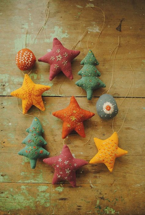 Set of 3 hanging Christmas ornaments / embroidered fabric stars and Christmas trees by Willowynn Embroidered Christmas Ornaments, Baby Mobil, Fabric Ornaments, Noel Christmas, Soft Sculpture, Felt Christmas, Felt Ornaments, Xmas Crafts, Christmas Inspiration