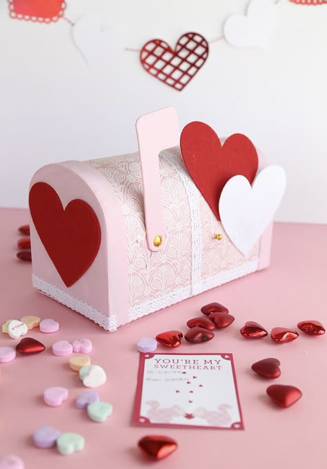 Valentines Boxes For Girls Diy, Diy Valentine's Mailbox, Diy Valentine's Box, Girls Valentines Boxes, Diy Valentines Box, Valentine Boxes For School, Kids Valentine Boxes, Valentine Card Box, Diy Mailbox