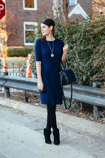 navy + black | kendi everyday Navy Dress Outfit Winter, Navy Blue Dress Outfit Winter, Navy Blue Dress Outfit, Blue Dress Outfit, Navy Dress Outfits, Maxi Dress Outfit Fall, Fall Outfits Women 30s, Black Fall Outfits, Blue Dresses For Women