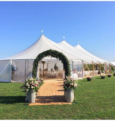 Outdoor Quince, Wedding Canopy Outdoor, Wedding Tent Decorations, Outdoor Tent Wedding, Tent Decor, Backyard Wedding Ceremony, Wedding Background Decoration, Minimalist Wedding Decor, Backyard Reception