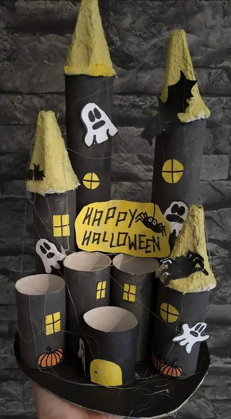 60+ Spooktastic Halloween Crafts and Dreadful Decorations - HubPages Halloween Barn, Strašidelný Halloween, Halloween Castle, Moldes Halloween, Halloween Bedroom Decor, Bricolage Halloween, Halloween Infantil, Halloween Decorations For Kids, Halloween Bedroom