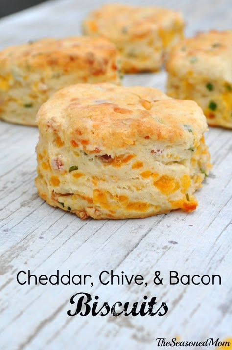 Super-easy Comfort Food! These Cheddar, Chive & Bacon Biscuits come together in 15 minutes and they're the perfect side with a bowl of soup or a great breakfast with eggs! Skillet Kielbasa, Bacon Biscuits, The Seasoned Mom, Kielbasa Sausage, Cheddar Biscuits, Kielbasa, Snacks Für Party, Dinner Rolls, Biscuit Recipe