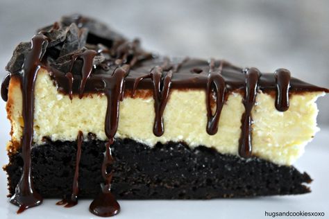 hot fudge brownie cheesecake Fudge Brownie Cheesecake, Brownie Cheesecake Recipe, Cheesecake Fudge, Brownies Cheesecake, Bake Cheese, The Best Cheesecake, Homemade Hot Fudge, Cheesecake Mix, Cream Cheese Brownies