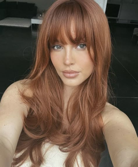 Blue Eyes Copper Hair, Hair Color For Blue Eyes And Olive Skin, Auburn Hair With Curtain Bangs, Copper With Shadow Root, Light Strawberry Brown Hair, Copper Light Brown Hair, Ash Ginger Hair, Copper Hair Olive Skin Tone, Red Hair Dark Eyebrows