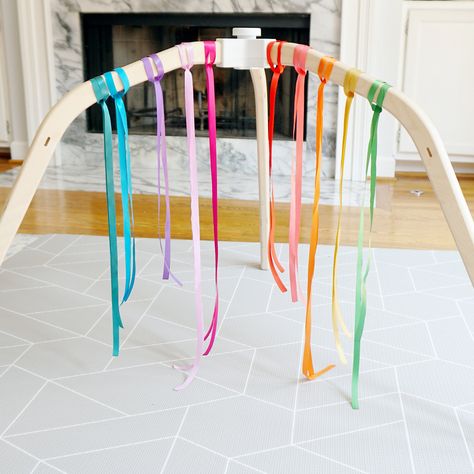 Diy Play Gym Toys, Diy Play Gym, Diy Baby Play Gym, Lovevery Play Gym, Diy Baby Gym, Ribbon Mobile, Newborn Play, Play Hacks, Diy Montessori Toys