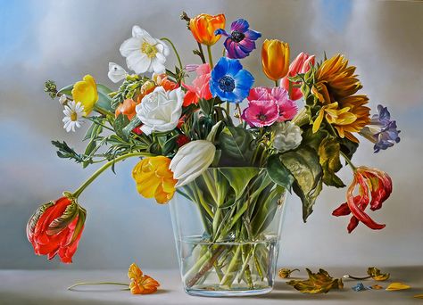 Tjalf Sparnaay FlowerPower Tulip Colours, Tjalf Sparnaay, Oil Painting Tips, Mural Artist, Hyper Realistic Paintings, Still Life Flowers, Painting Subjects, 수채화 그림, Realistic Paintings